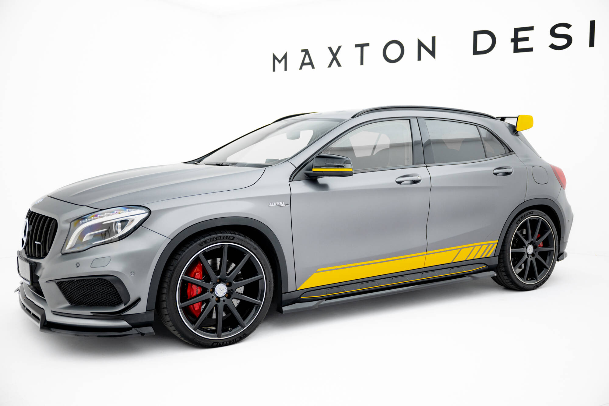 Zijskirts Mercedes-Benz GLA 45 AMG Off-roader X156 Maxton Glanzend zwart