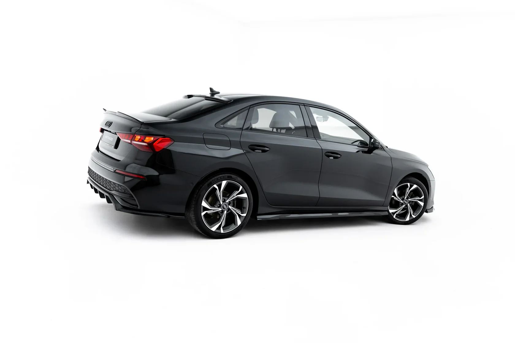 Zijskirt Audi A3 Sedan 8Y Facelift Maxton Glanzend zwart