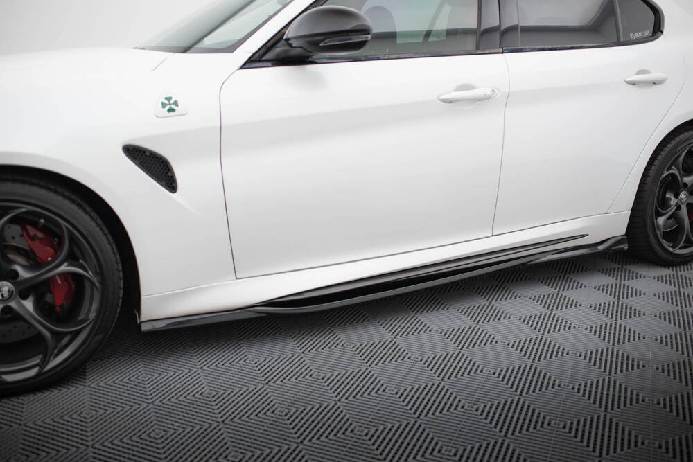 Zijskirts Alfa Romeo Giulia Quadrifoglio