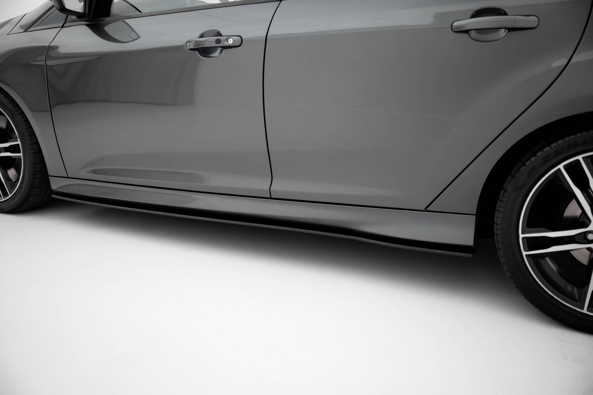 Street Pro Zijskirts Ford Focus ST MK3 Facelift Maxton Glanzend zwart