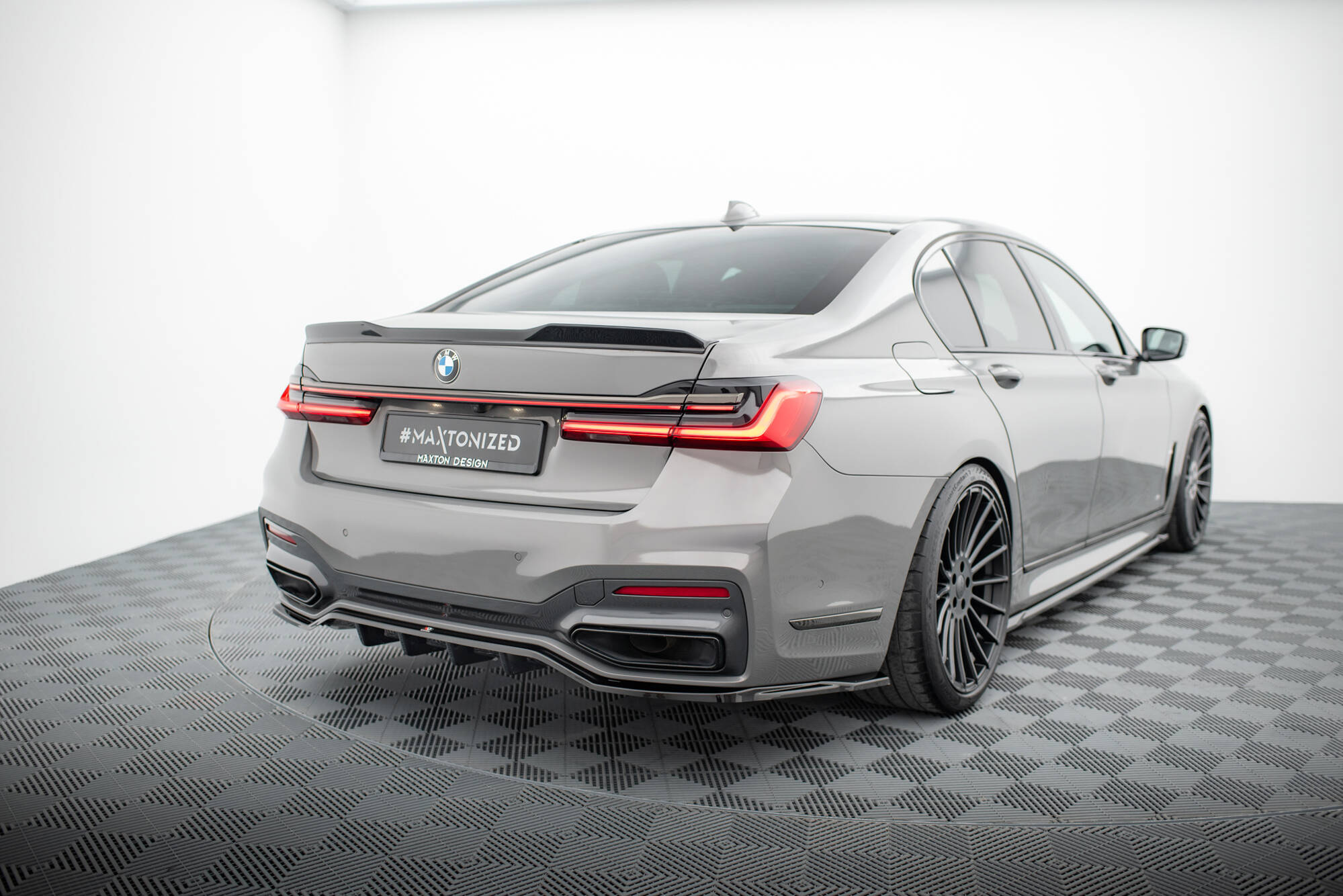 Diffusor BMW 7 G11 M-pack Facelift Glans zwart