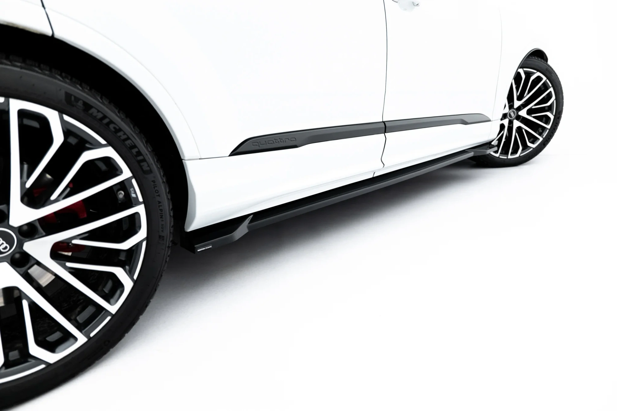 Zijskirts Audi Q7 S-Line MK2 Facelift 2 Maxton Glanzend zwart