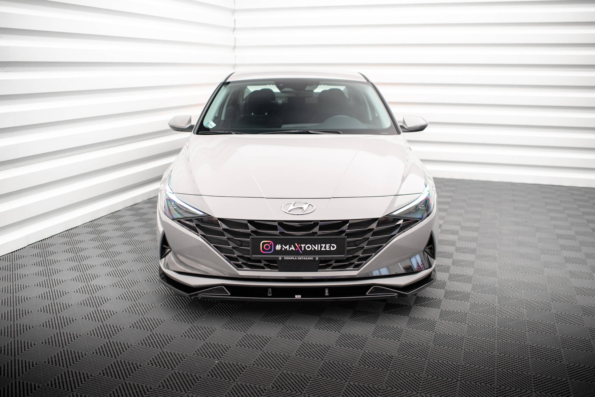 Bodykit Hyundai Elantra MK7 Maxton Glanzend zwart