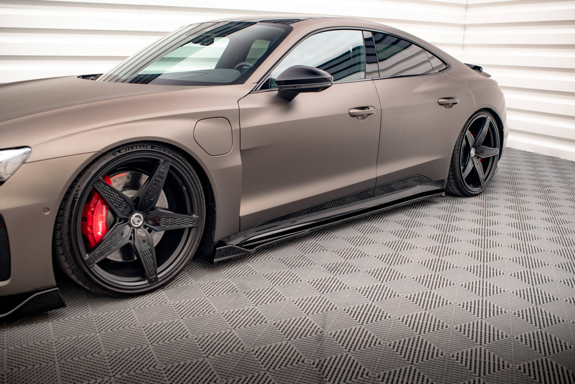Bodykit Audi e-Tron GT / RS GT MK1 Maxton Glanzend zwart