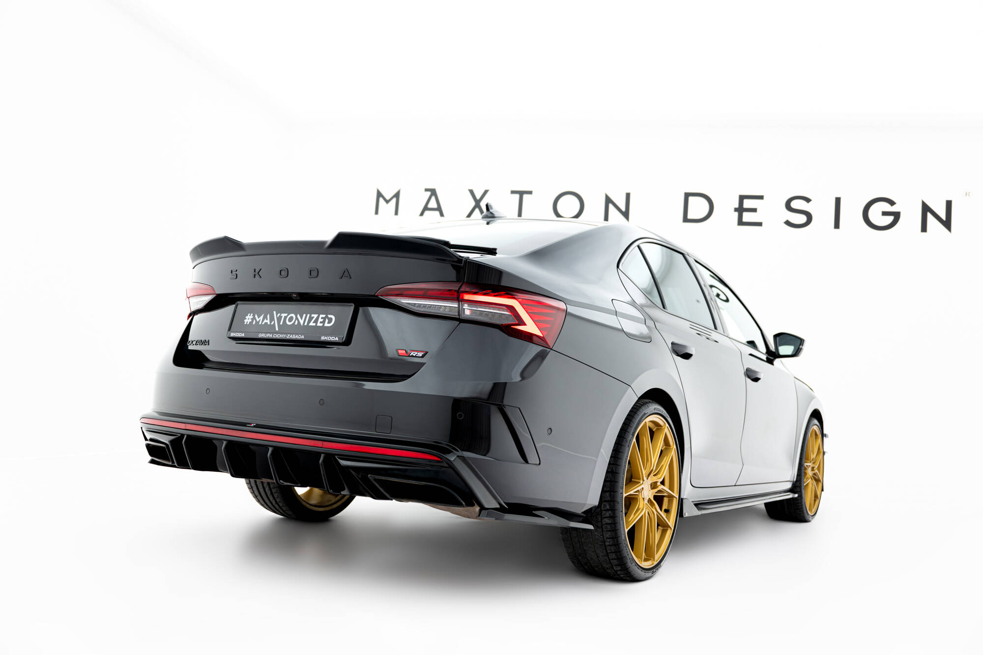 Spoiler Cap 3D Skoda Octavia RS Liftback MK4 / MK4 Facelift Maxton Glanzend zwart