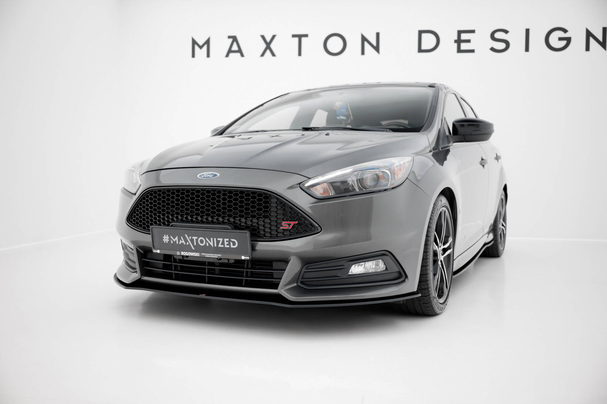 Street Pro Voorspoiler Ford Focus ST MK3 Facelift Maxton Glanzend zwart