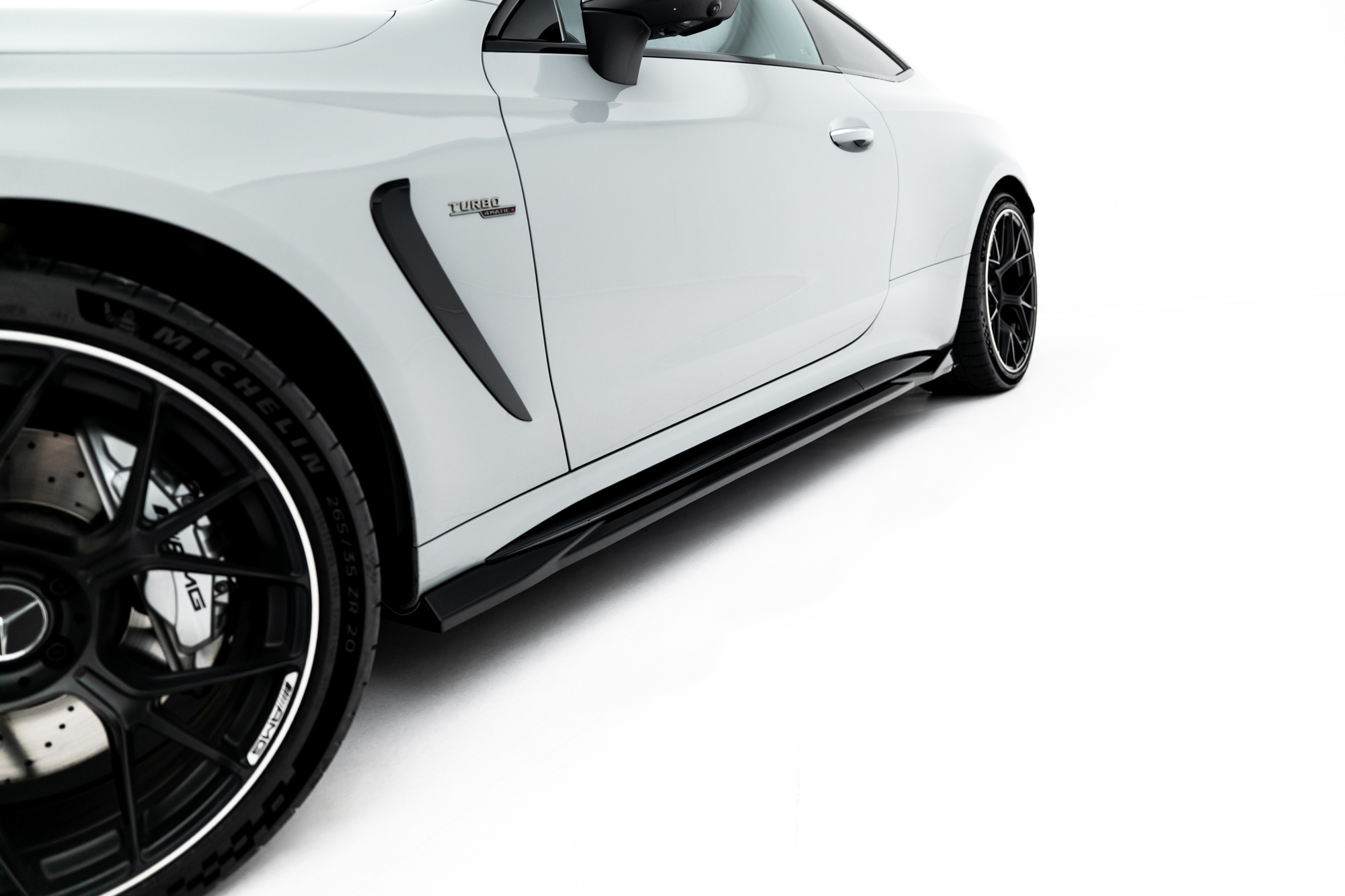 Zijskirts Mercedes-AMG CLE 53 Aero C236