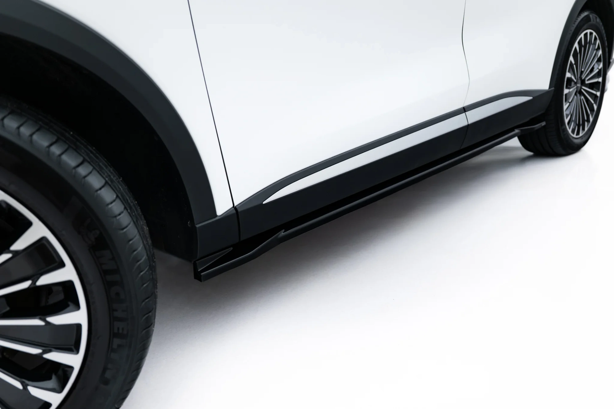 Side Skirts Diffusers Omoda 9 Mk1 Maxton Glanzend Zwart