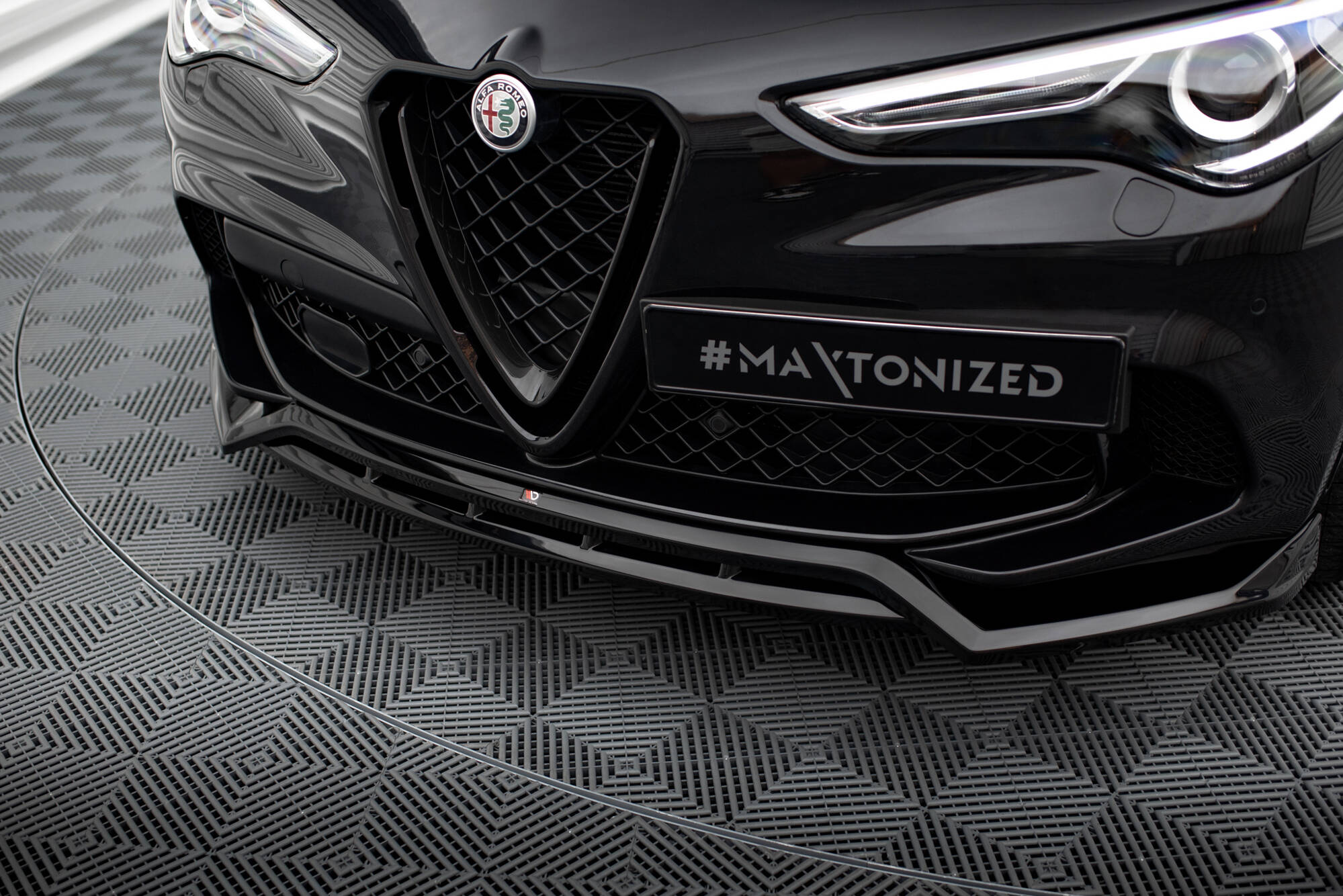 Bodykit Alfa Romeo Stelvio Quadrifoglio MK1 Maxton Glanzend zwart