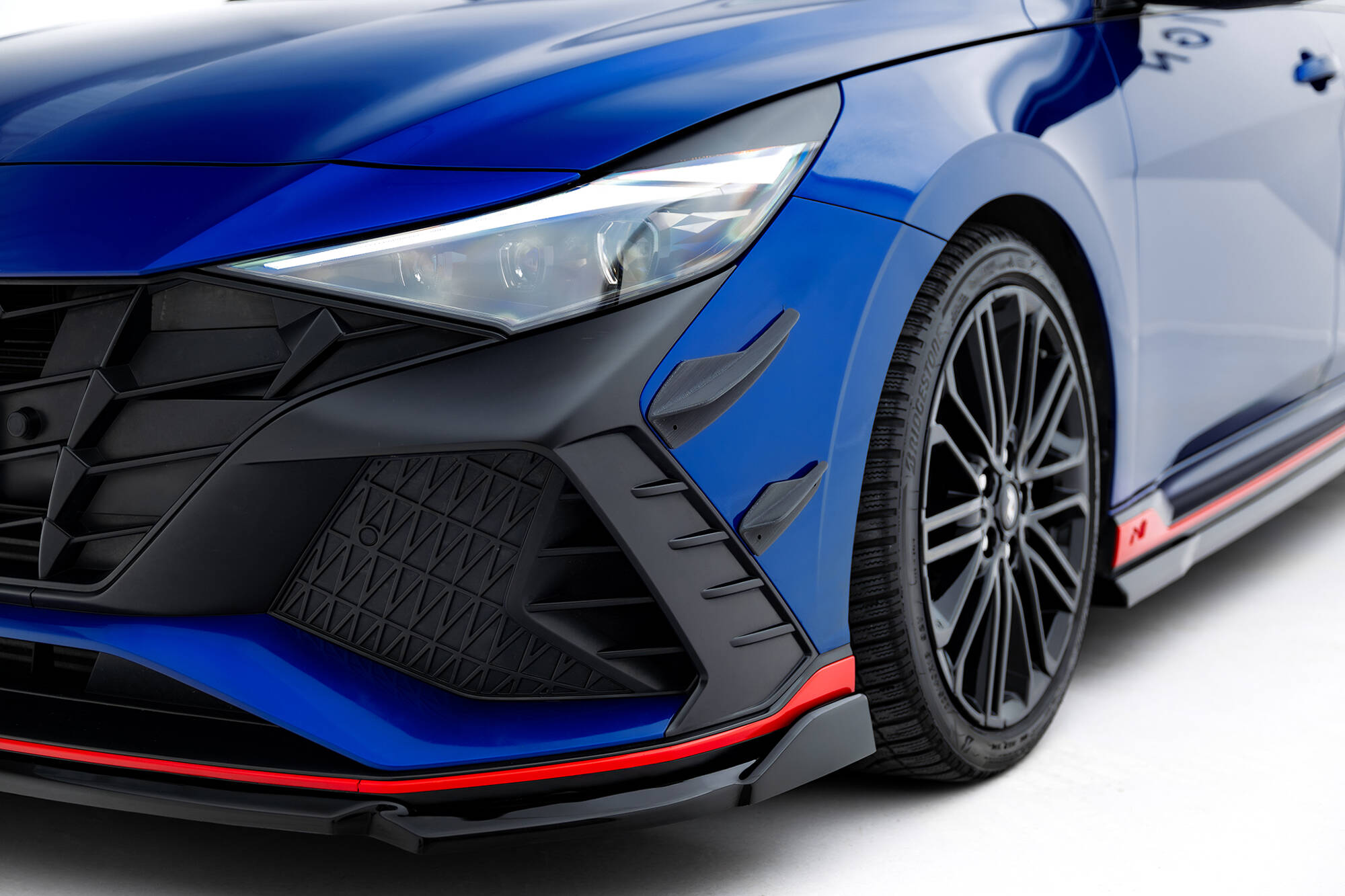 Voorbumper Wings Hyundai Elantra N MK7 Maxton Glanzend zwart