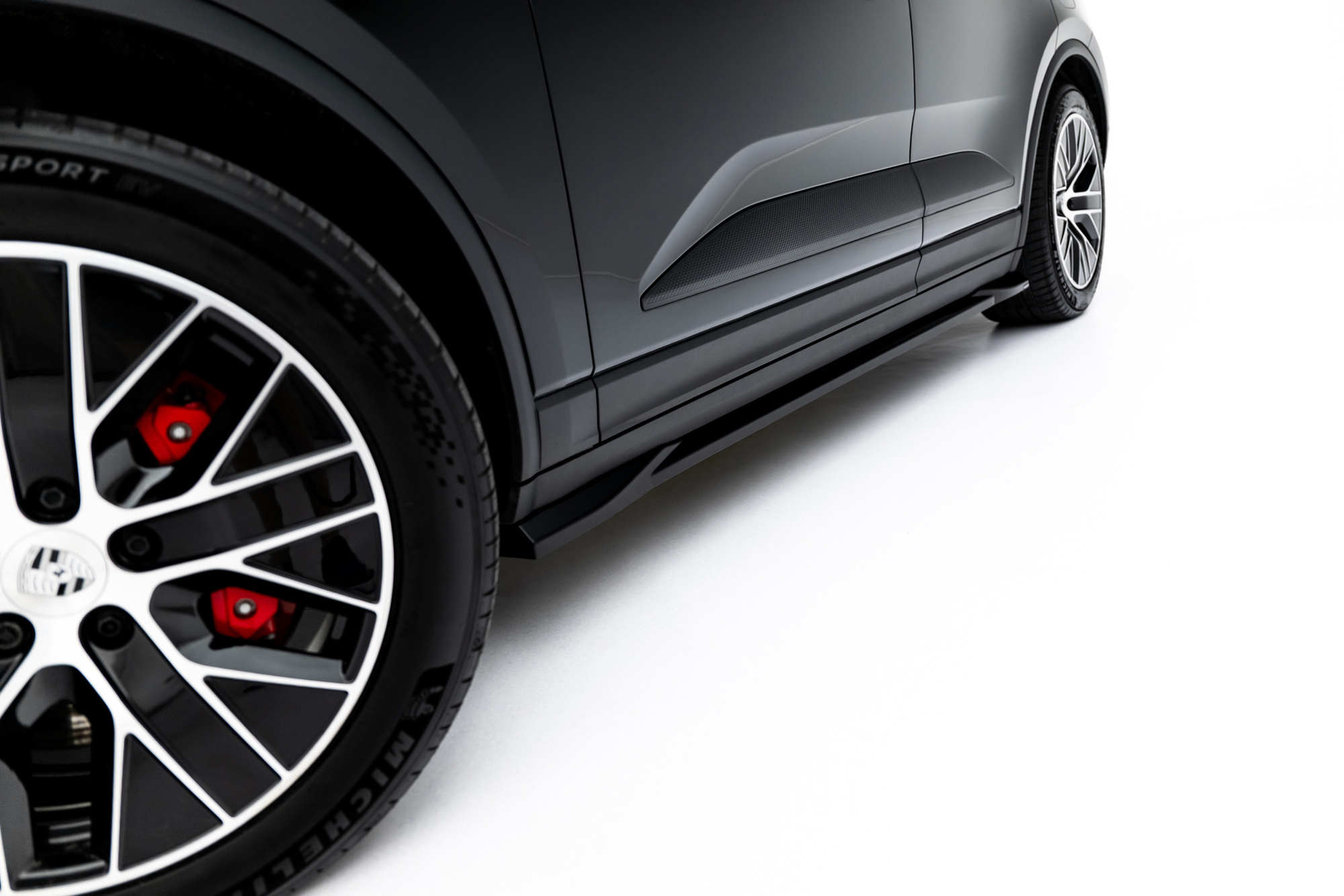 Zijskirt Porsche Macan EV Mk1