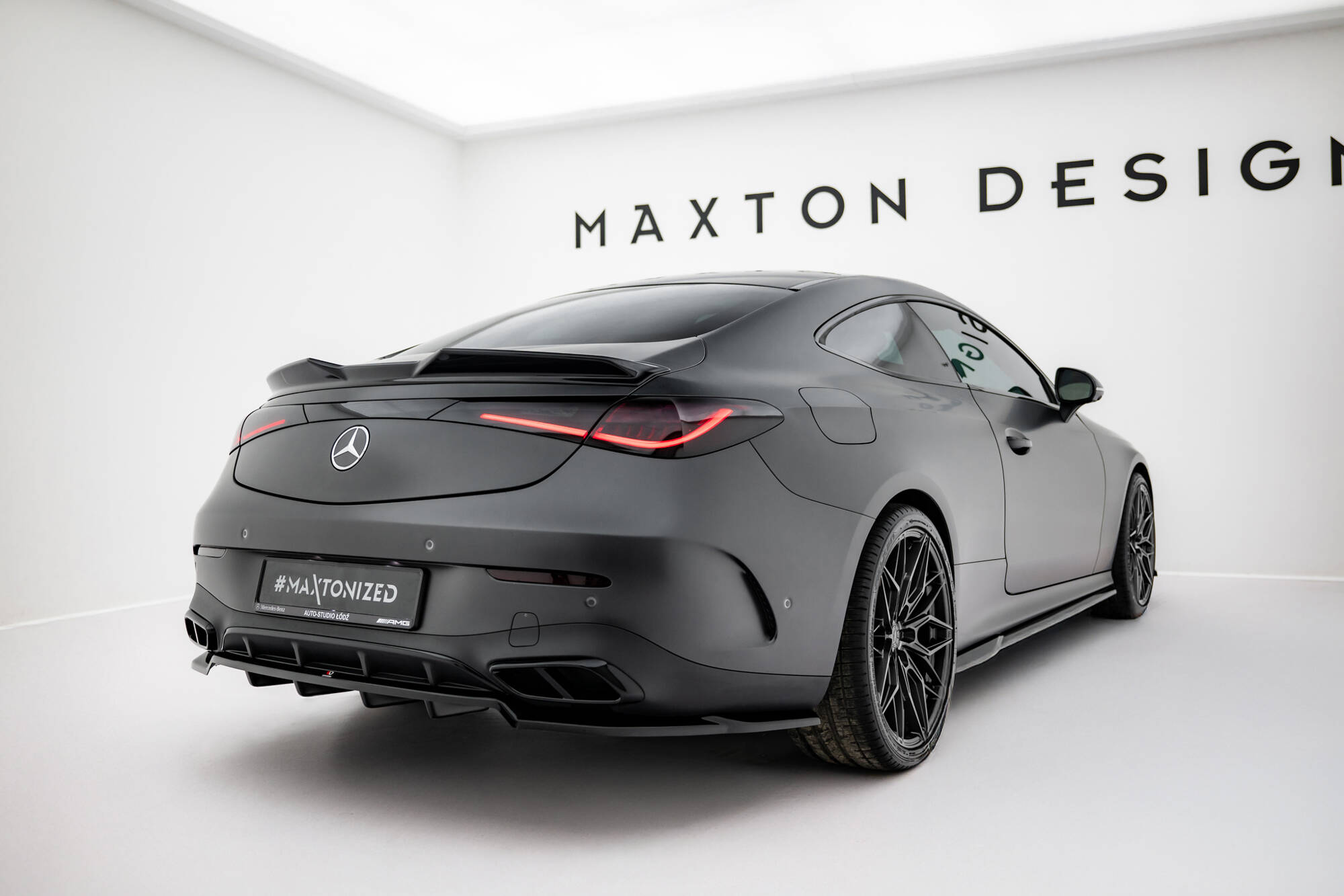 Bodykit Mercedes-Benz CLE AMG-Line C236 Maxton Glanzend zwart