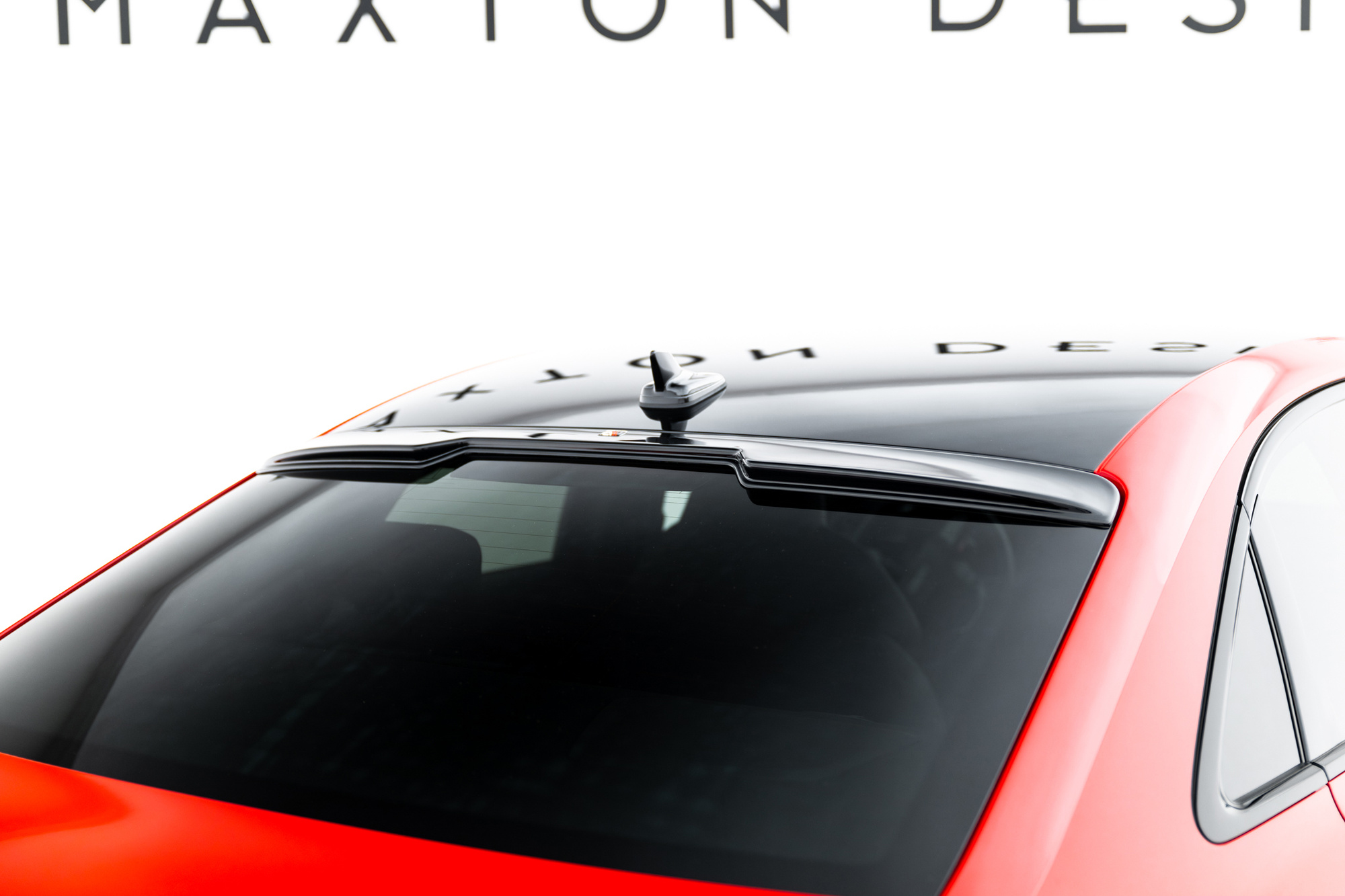 De verlenging van de achterruit Audi RS3 Sedan 8Y Facelift
