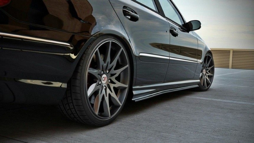 Zijskirts Mercedes E W211 AMG Maxton Design glans zwart