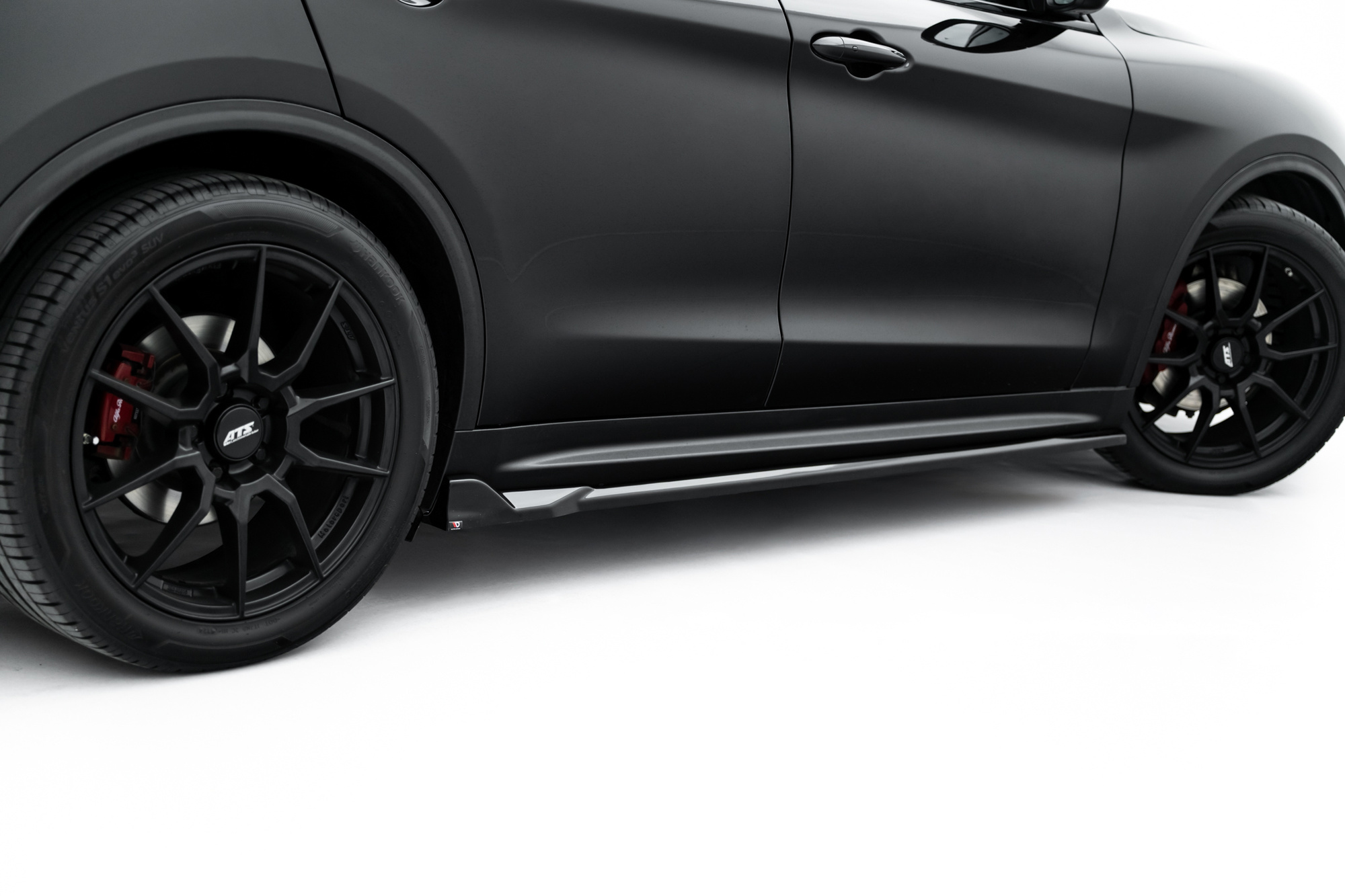 Bodykit Alfa Romeo Stelvio MK1 Maxton Glanzend zwart