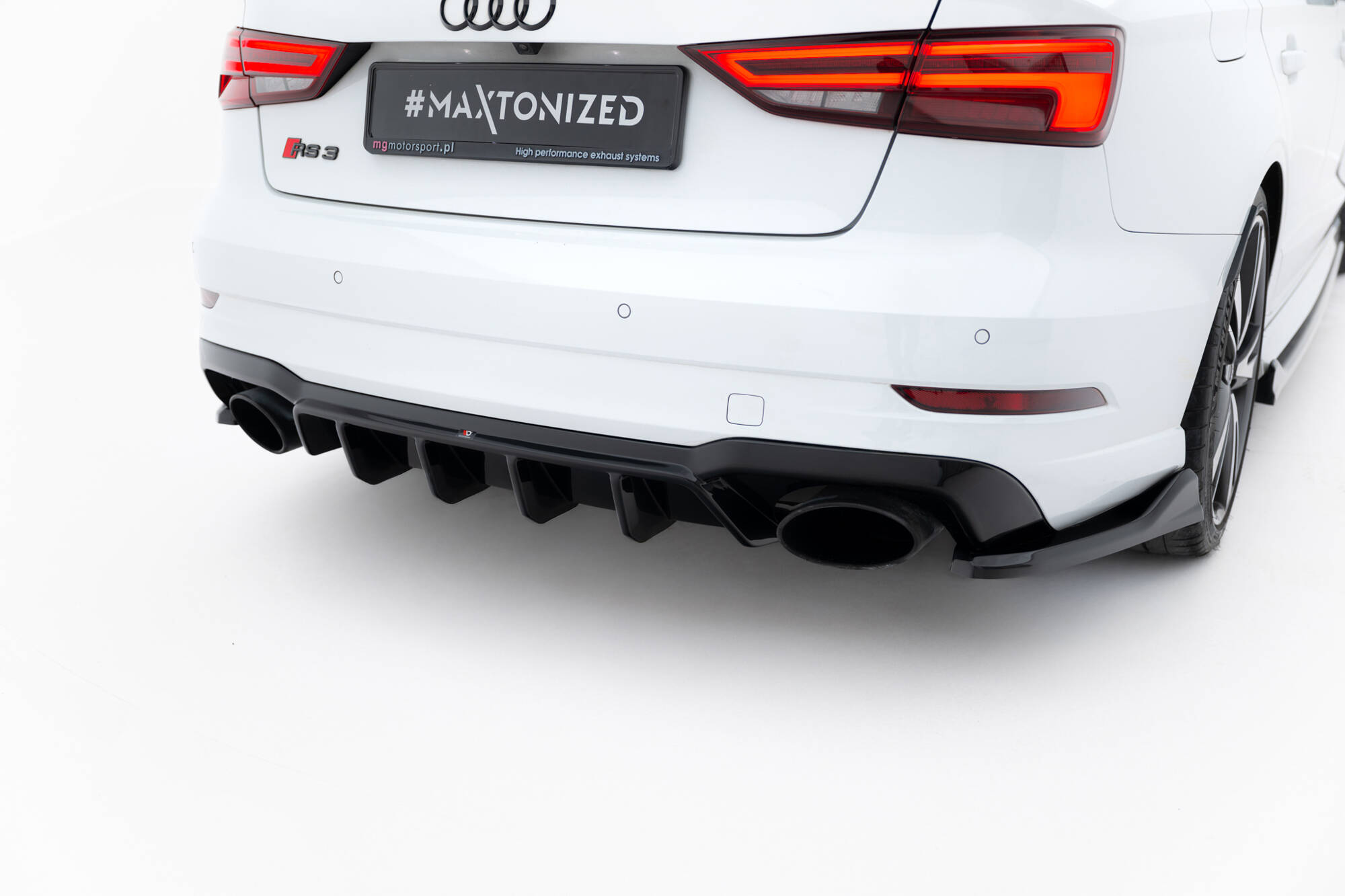 Achter Diffuser V.2 Audi RS3 Sedan 8V Facelift Maxton Glanzend zwart