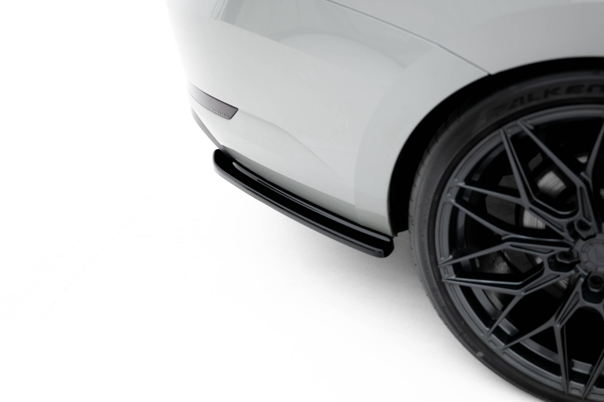 Bodykit V.1 Skoda Superb Liftback MK3 Maxton Glanzend zwart