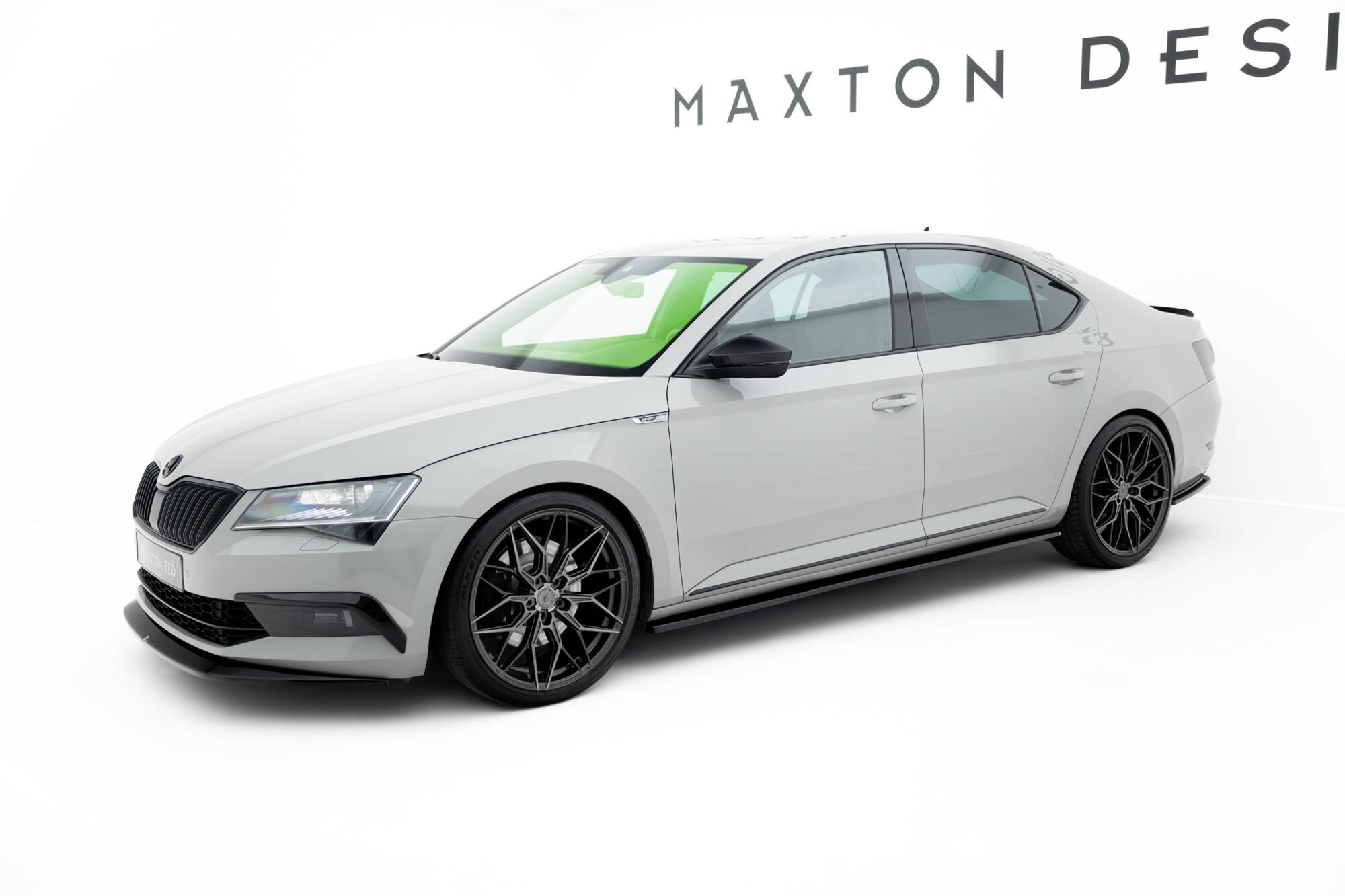 Bodykit V.1 Skoda Superb Liftback MK3 Maxton Glanzend zwart