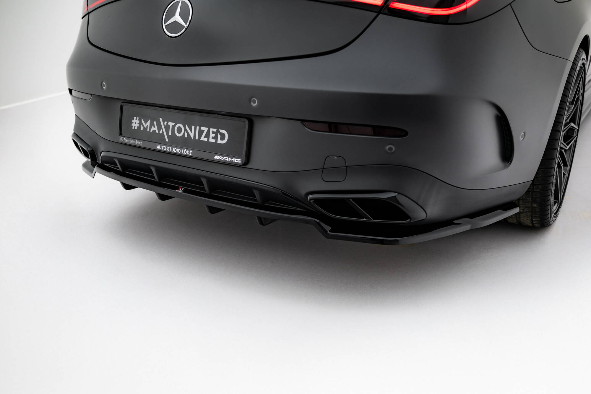 Bodykit Mercedes-Benz CLE AMG-Line C236 Maxton Glanzend zwart