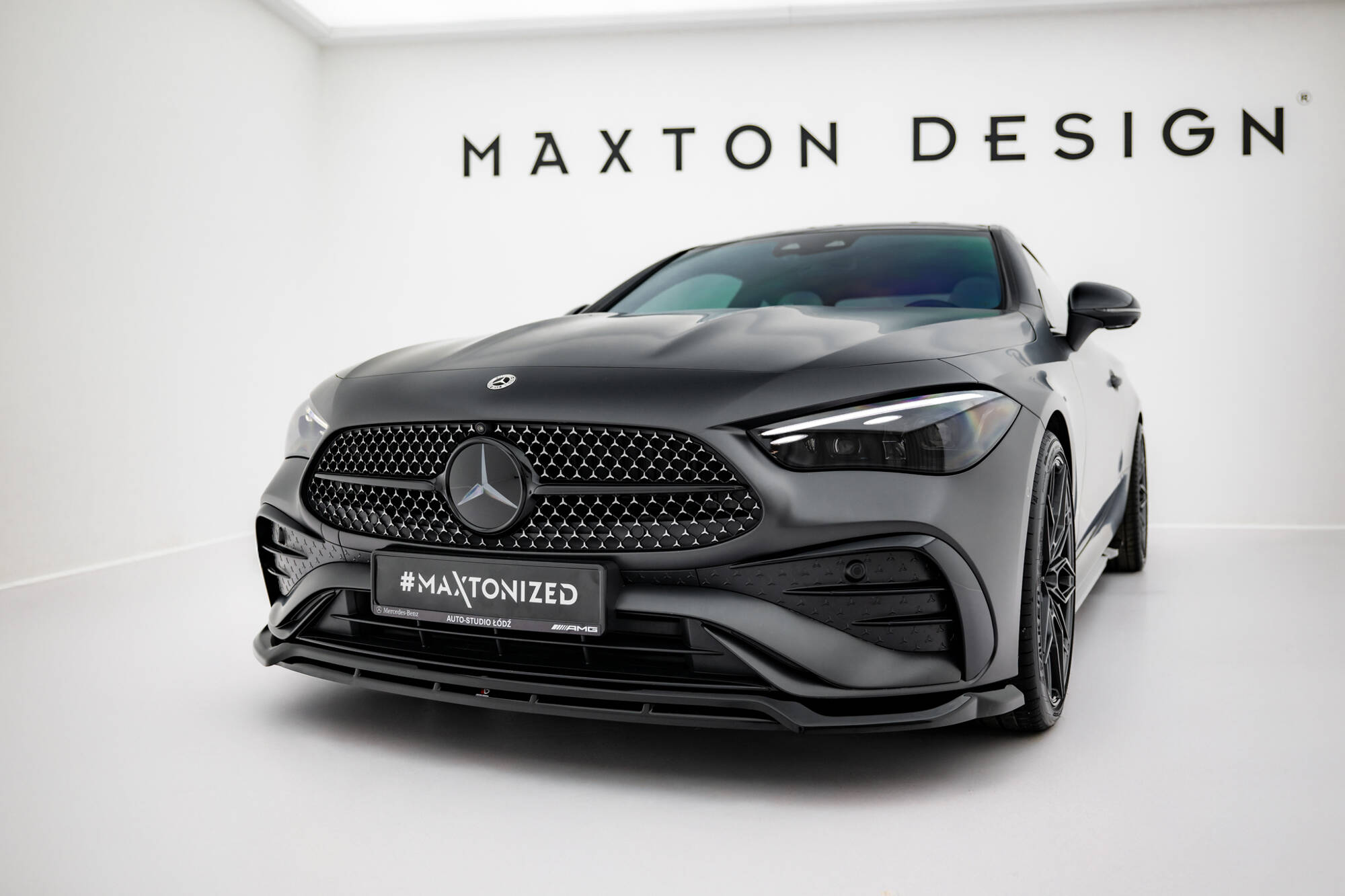 Bodykit Mercedes-Benz CLE AMG-Line C236 Maxton Glanzend zwart