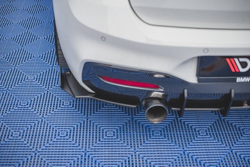 Race achterzijde skirts + rand BMW 1-Serie/M140I F20 Maxton Design zwart V.2