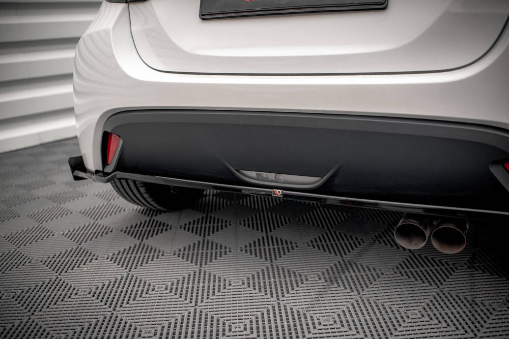Diffuser V.1 met Canards Toyota Yaris MK4 Maxton Glans Zwart