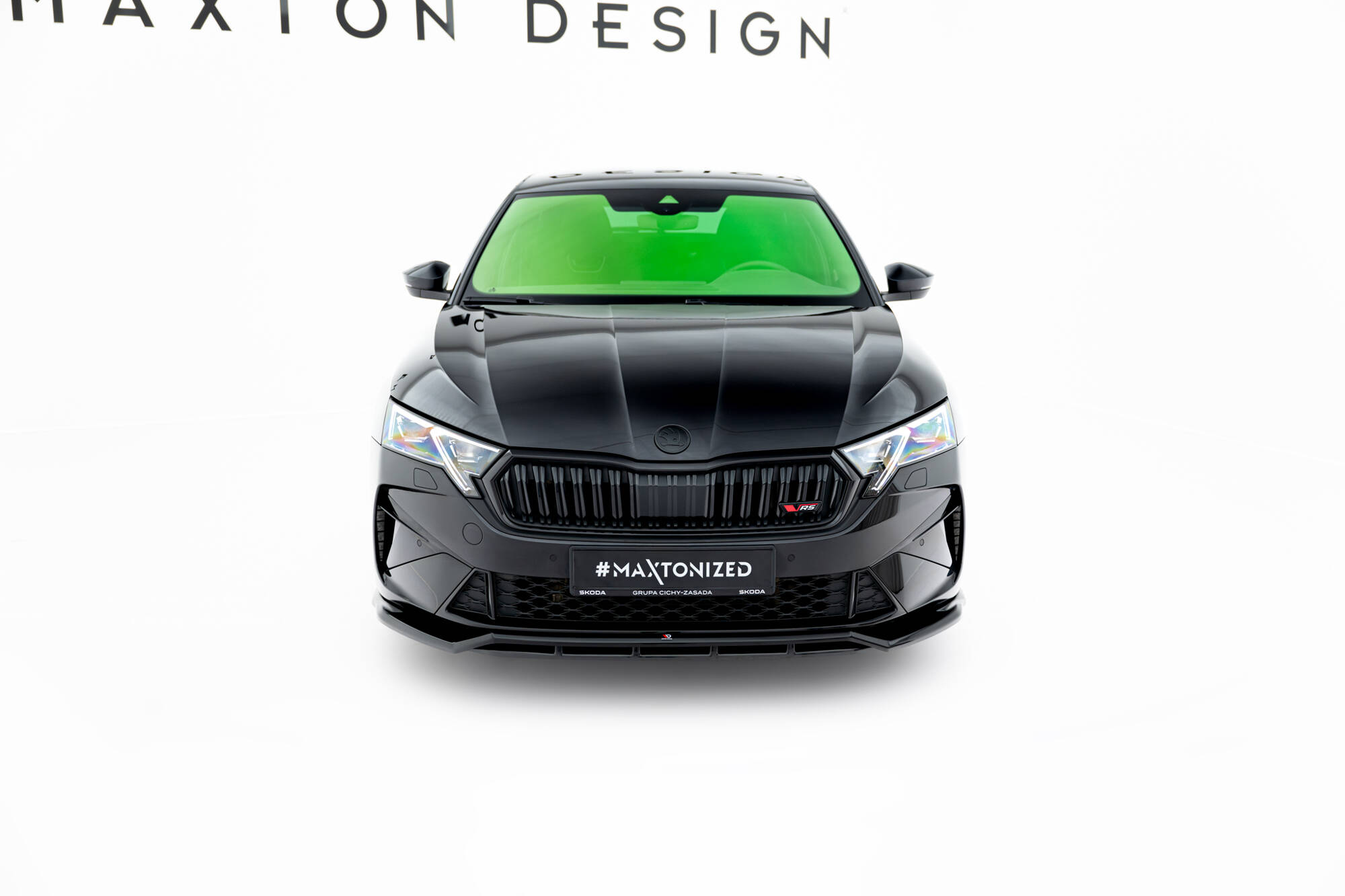 Voorspoiler V.1 Skoda Octavia RS Liftback MK4 / MK4 Facelift Maxton Glanzend zwart
