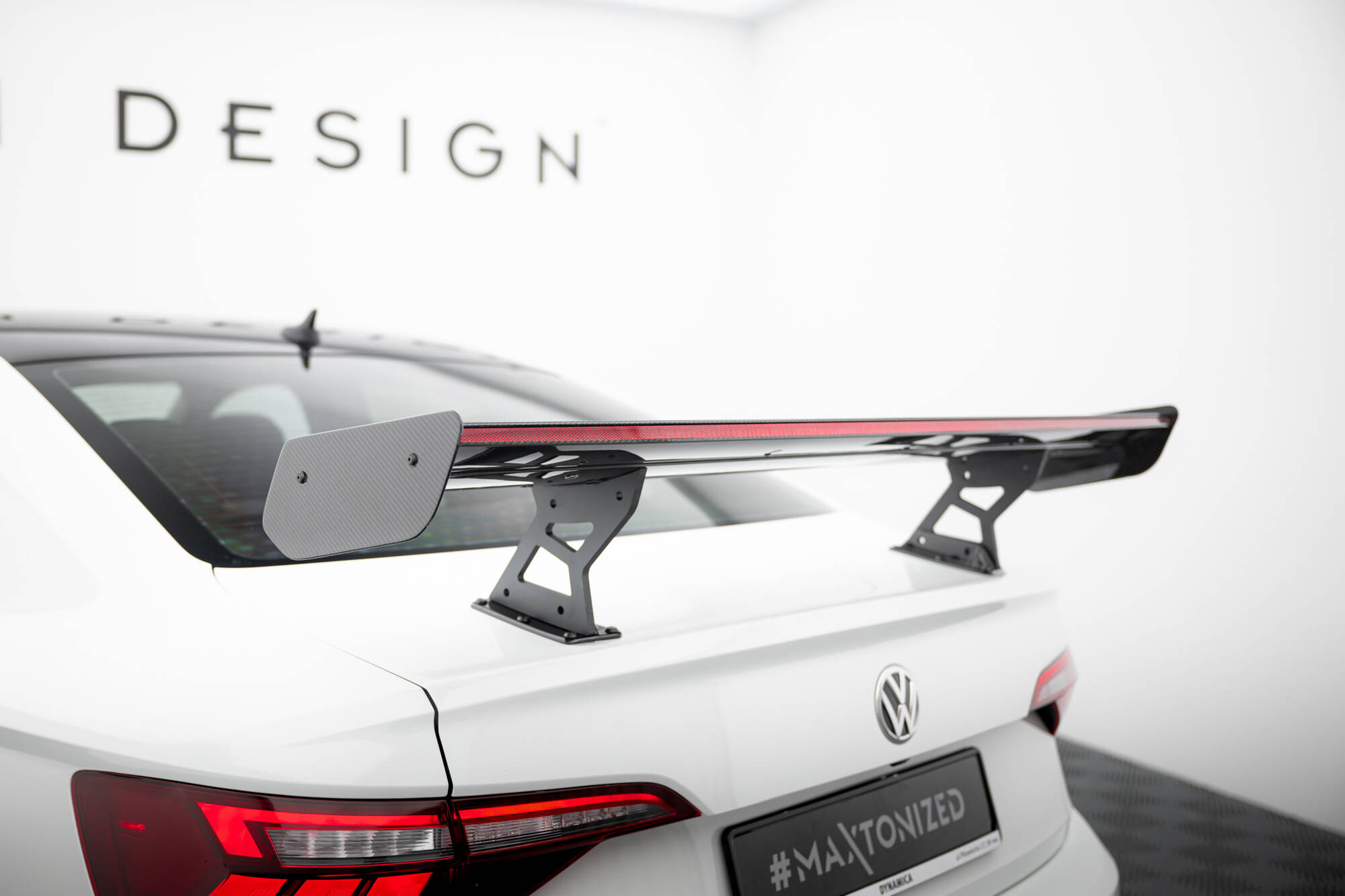 Carbon Spoiler + LED Volkswagen Jetta GLI MK7 Maxton Glans zwart