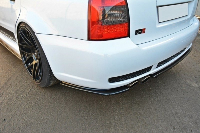 Achterspoiler Audi RS4 B5 (met een verticale bar) Glanzend Zwart