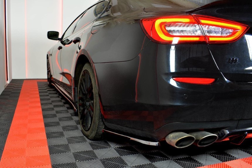 Zijskirts Maserati Quattroporte Maxton Design Glans zwart