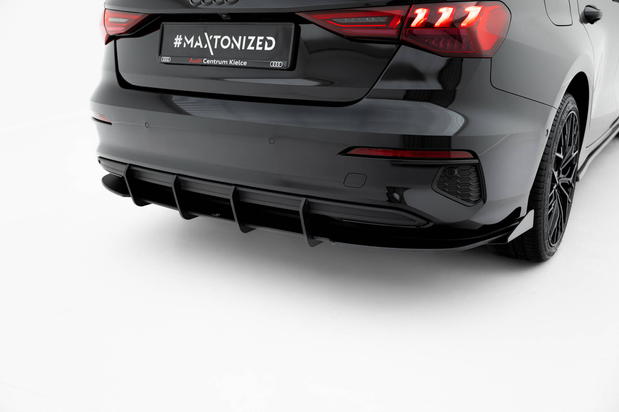 Street Pro Achter Diffuser + Flaps Audi A3 Sedan 8Y Maxton Glanzend zwart