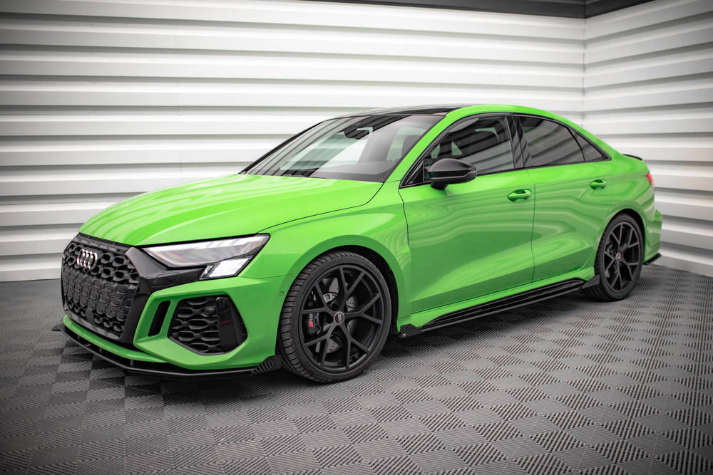 Street Pro Zijskirts met Canards Audi RS3 Sedan 8Y Maxton