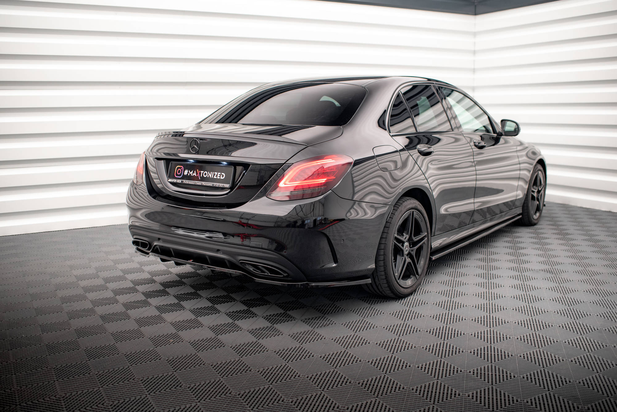 Bodykit Mercedes-Benz C AMG-Line Sedan / Estate W205 Facelift / S205 Facelift Maxton Glanzend zwart