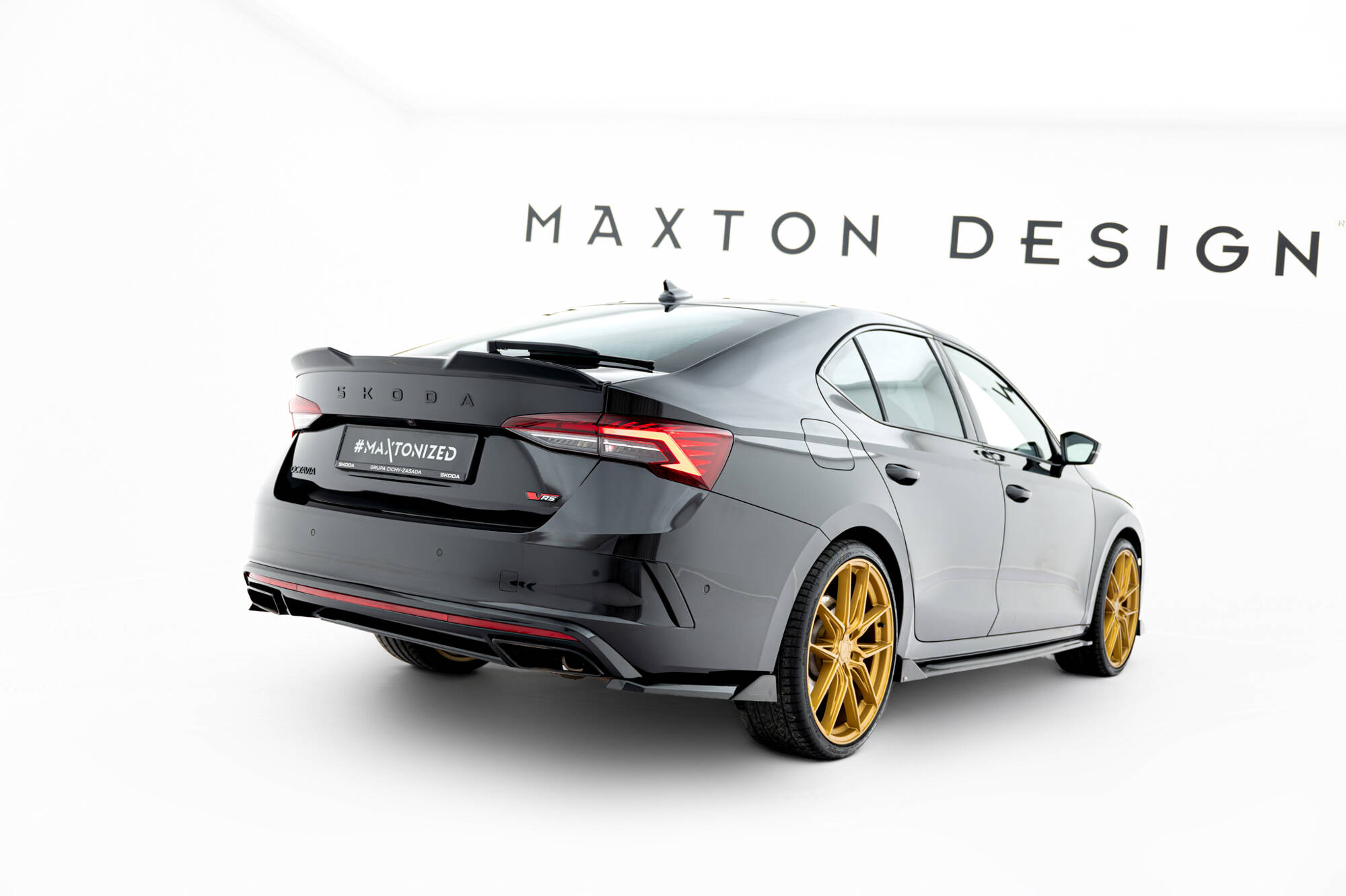 Achterzij Spoilers V.2 Skoda Octavia RS Liftback MK4 / MK4 Facelift Maxton Glanzend zwart