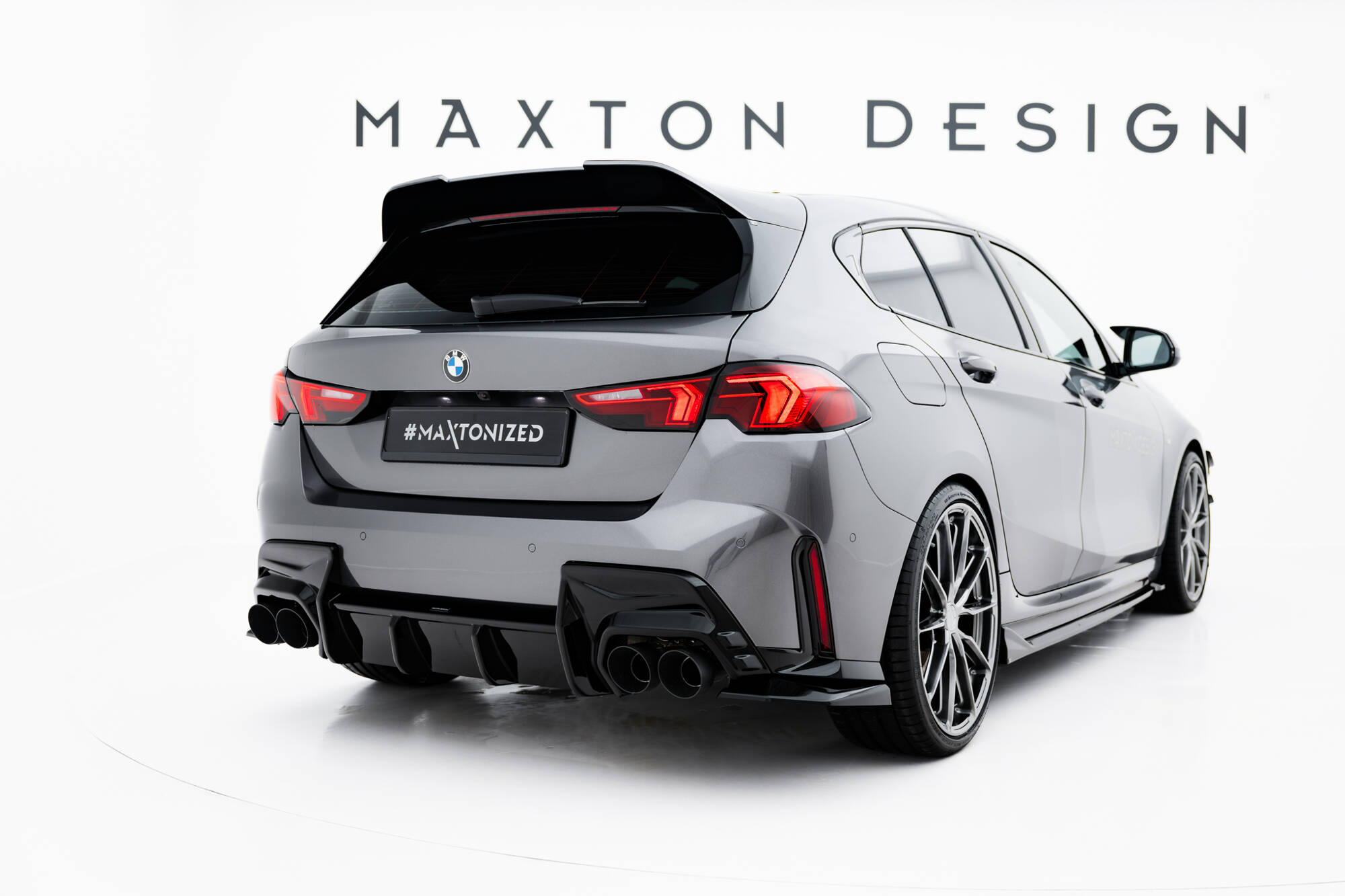 Bodykit V.1 BMW M135i F70 Maxton Glanzend zwart