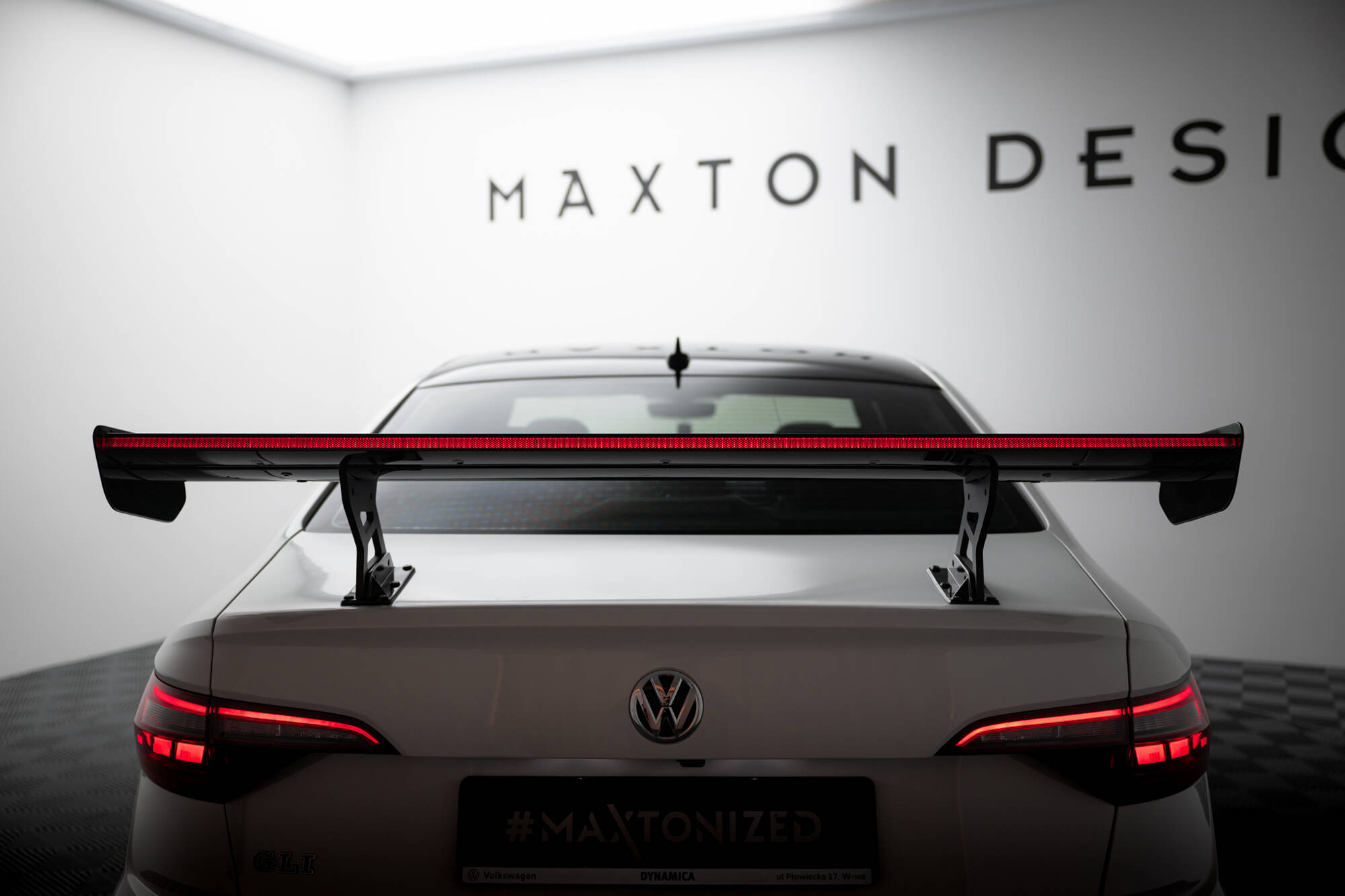 Carbon Spoiler + LED Volkswagen Jetta GLI MK7 Maxton Glans zwart