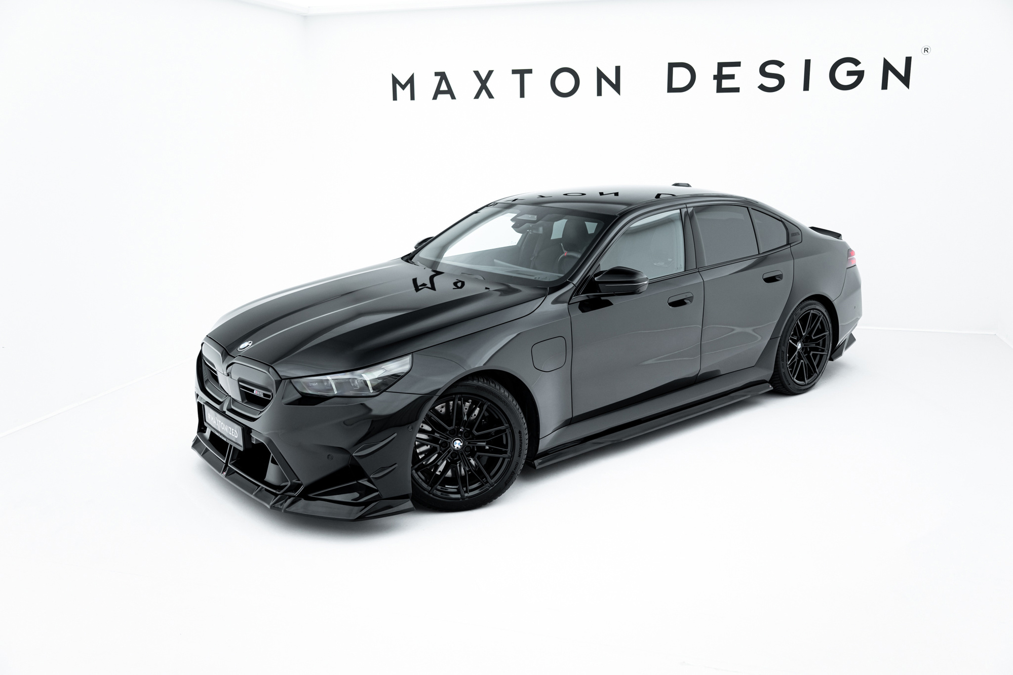 Bodykit BMW M5 G90 Maxton Glanzend zwart