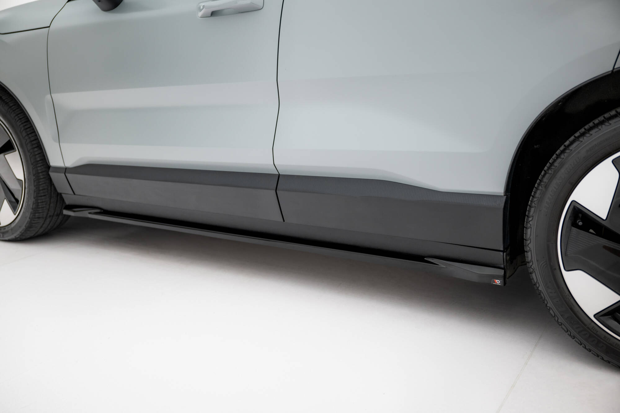 Zijskirts Volvo EX30 MK1 Maxton Glanzend zwart