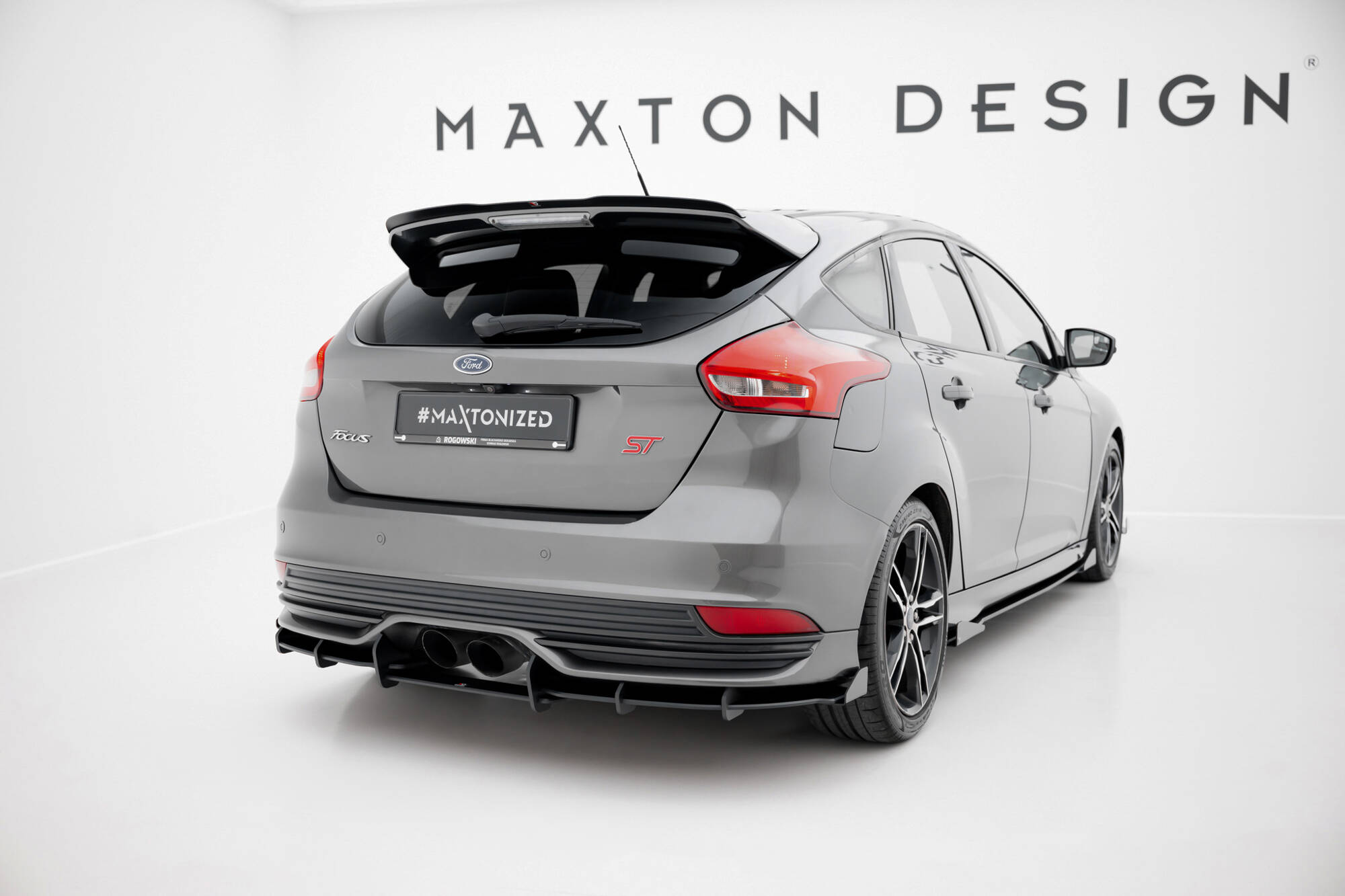 Street Pro Achter Diffuser + Flaps Ford Focus ST MK3 Facelift Maxton Glanzend zwart