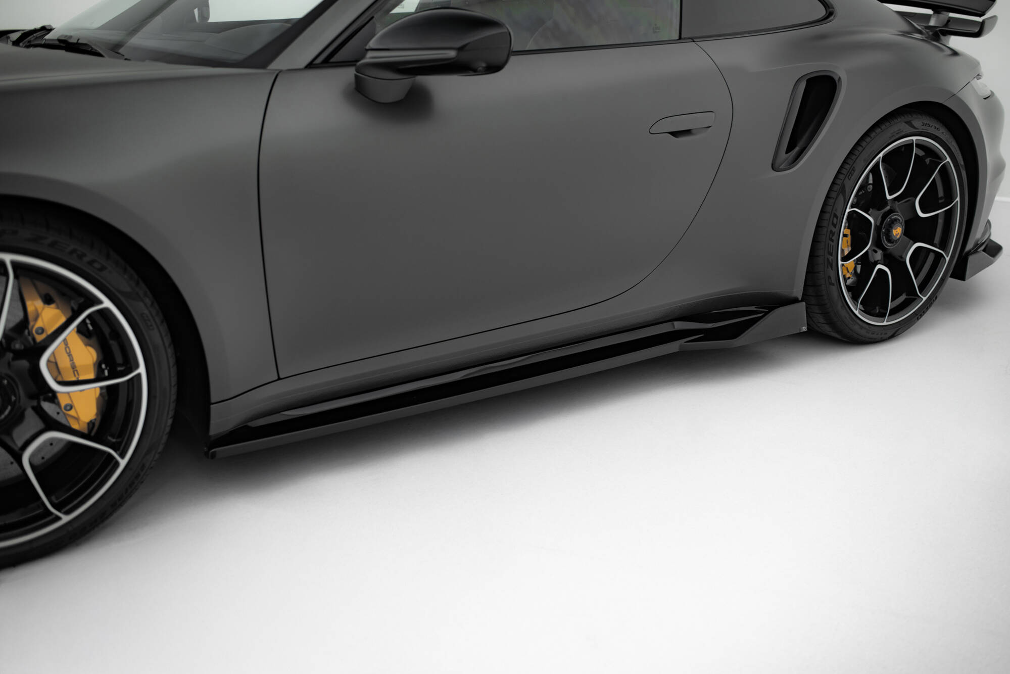 Bodykit Porsche 911 Turbo S Sport Package 992 Maxton Glanzend zwart