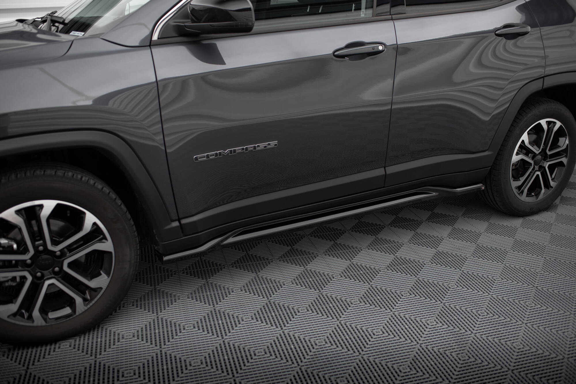 Bodykit Jeep Compass Limited MK2 Facelift Maxton Glanzend zwart