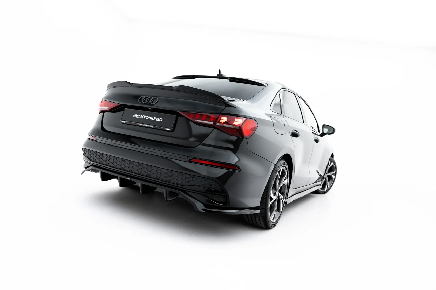 Diffuser V.1 Audi A3 Sedan 8Y Facelift Maxton Glanzend zwart