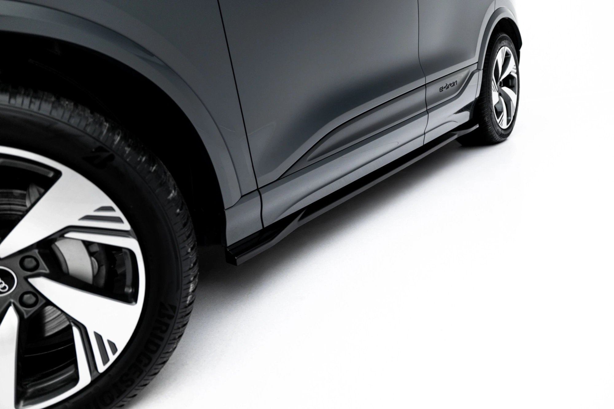 Zijskirts Audi Q6 e-tron Standard / S-Line / SQ6 e-tron SUV & Sportback Mk1 (2023–heden) – Glans Zwart