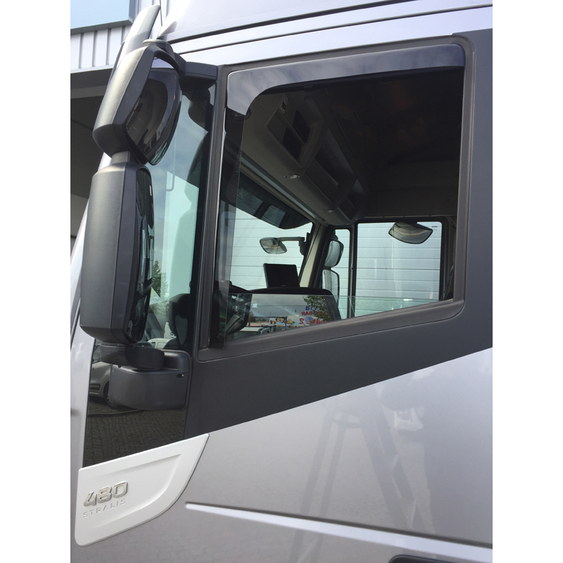 DGA Zijwindschermen  Iveco Eurocargo / Eurostar / Eurotech / Eurotrakker / Stralis / Trakker (2-delig)