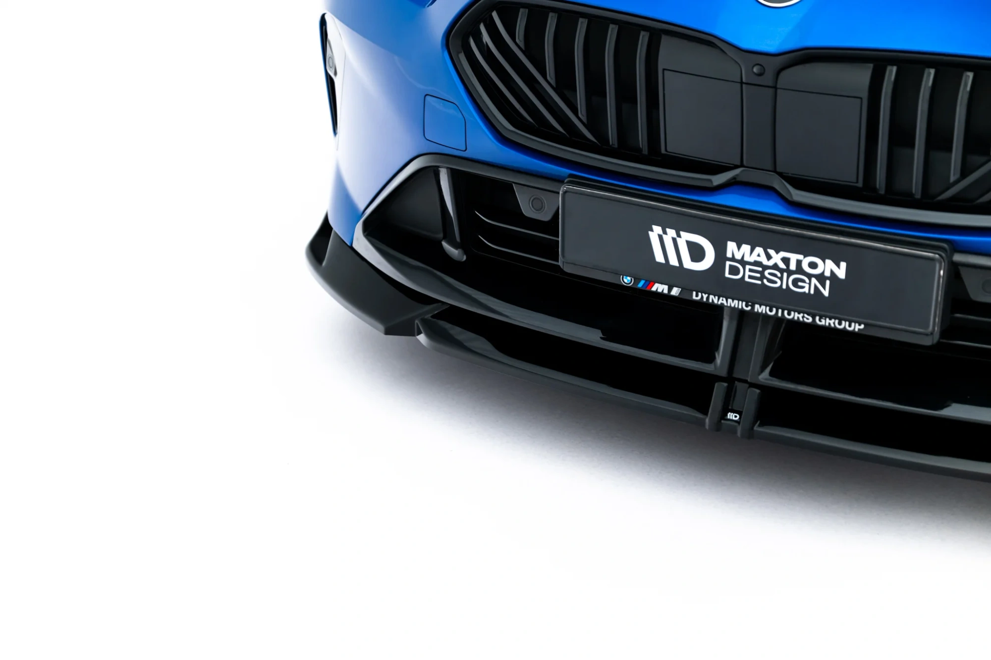 Voorspoiler V.2 BMW M135i / 1 M-Pack F70 / M2351 / 2 M-Pack F74 Maxton Glanzend zwart