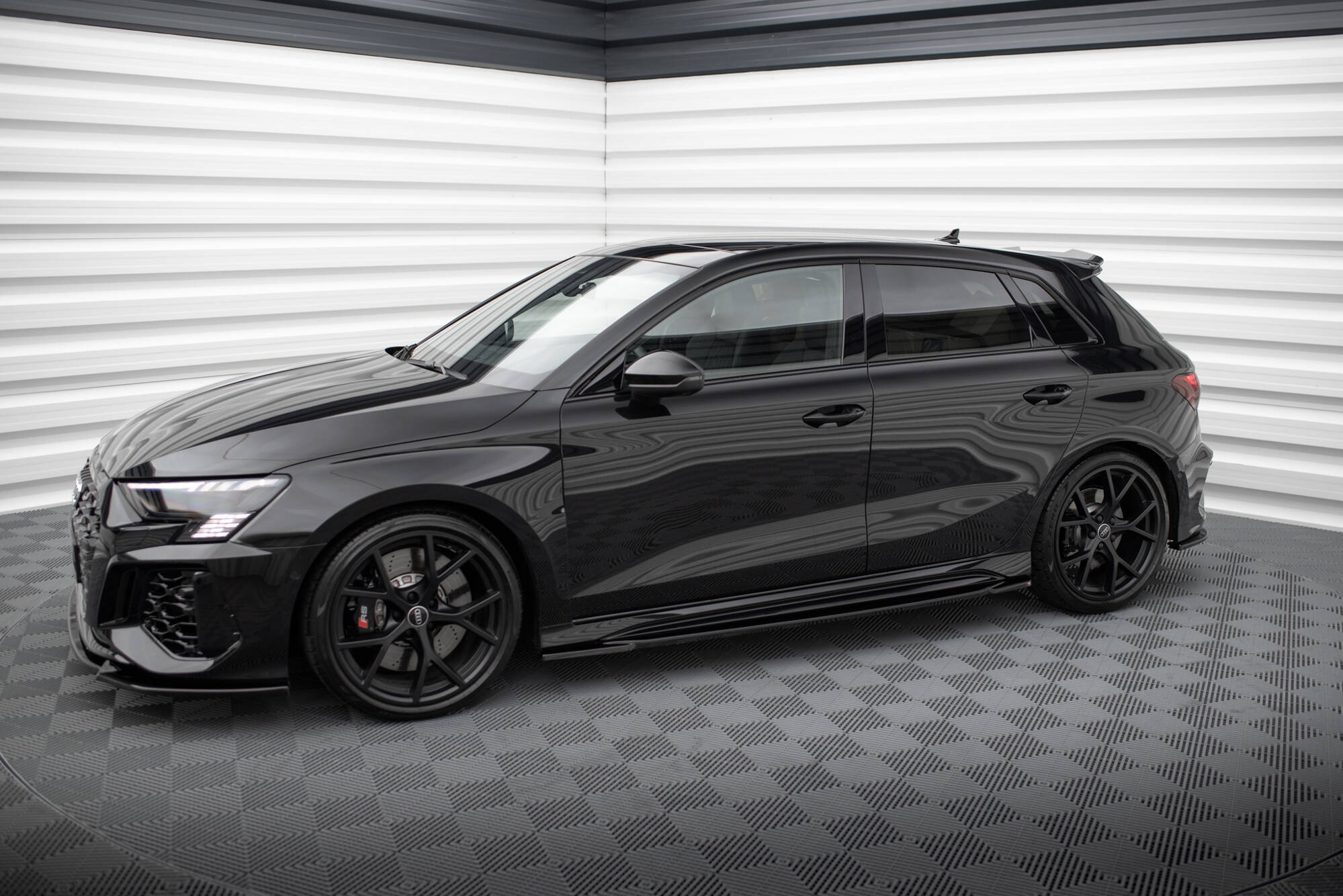 Bodykit Audi RS3 Sportback 8Y Maxton Glanzend zwart