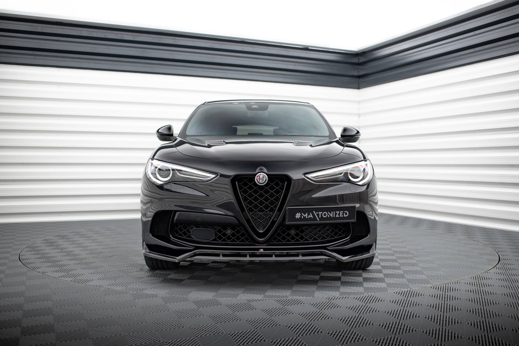Bodykit Alfa Romeo Stelvio Quadrifoglio MK1 Maxton Glanzend zwart