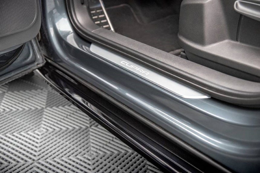 Zijskirts Cupra Ateca Maxton Design glans zwart