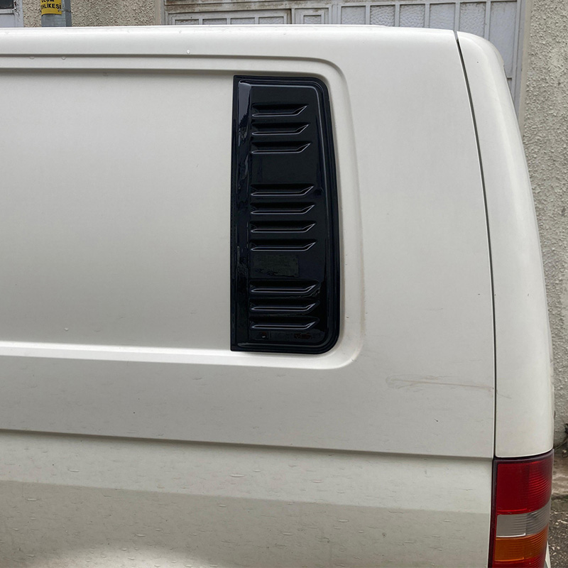 Oneway Set luchtinlaten (zijkant)  Volkswagen Transporter T5.1/T6/T6.1 2010-2022 (Lange wielbasis) - Glanzend zwart