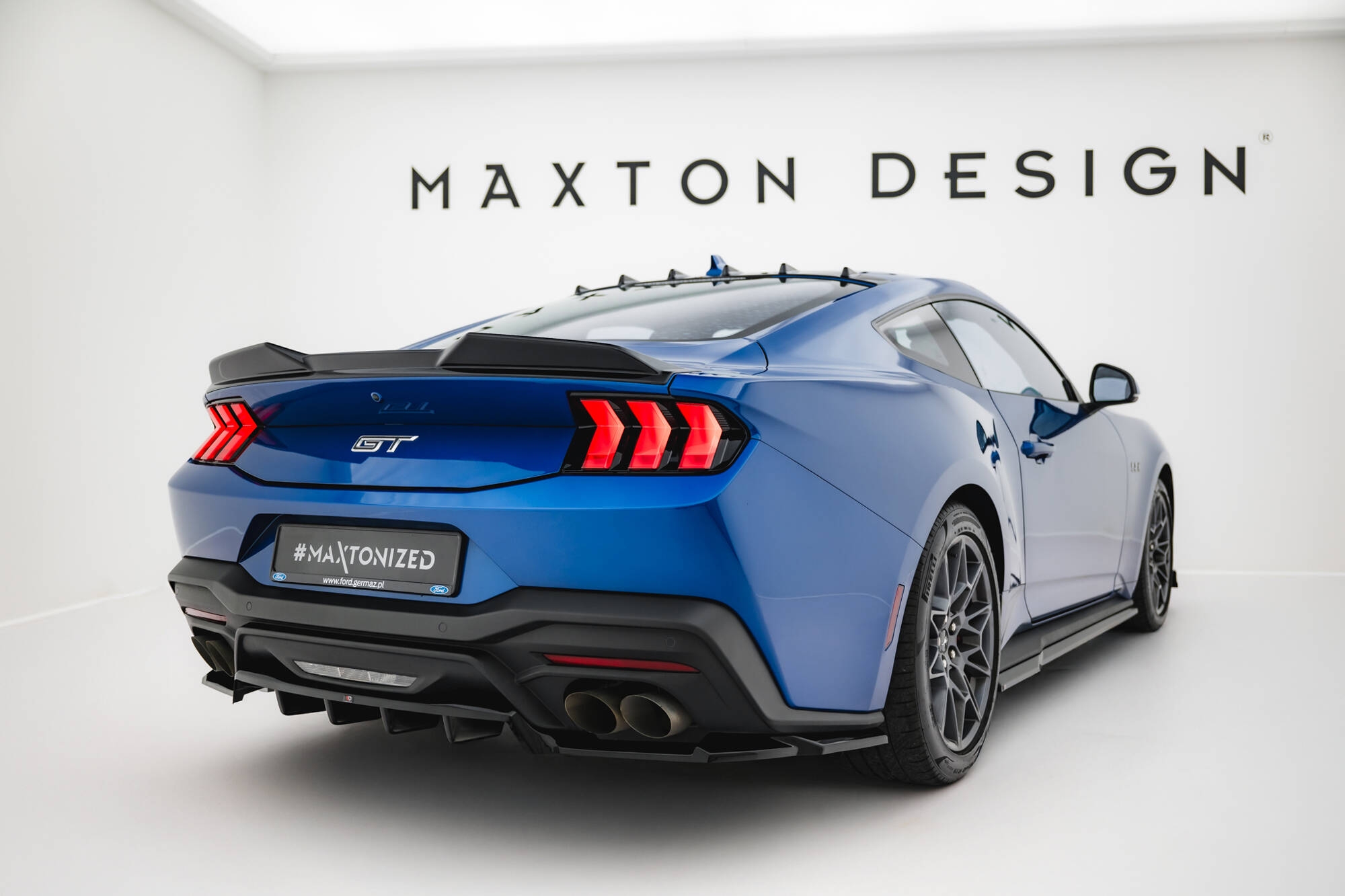 Street Pro Bodykit Ford Mustang GT MK7 Maxton Glanzend zwart